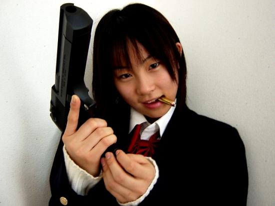japanese_schoolgirl_gun